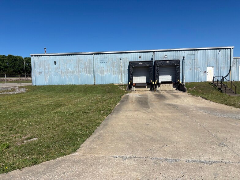 More Photos Of 1040 Higgs Rd, Lewisburg Warehouse For Lease