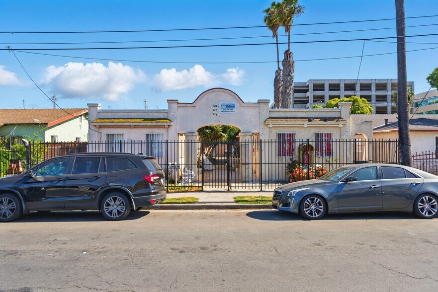 More Photos Of 924 W 82nd St, Los Angeles Apartments For Sale