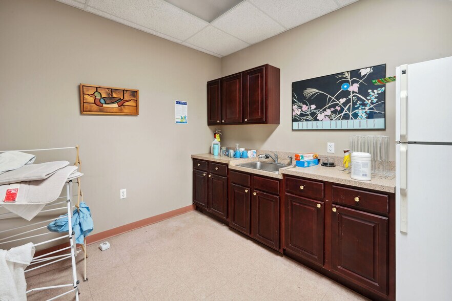 More Photos Of 1374 Whitehorse Hamilton Square Rd, Hamilton Medical For Sale