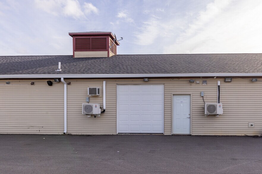 More Photos Of 11 Tracy Ln, Hudson Storefront For Sale