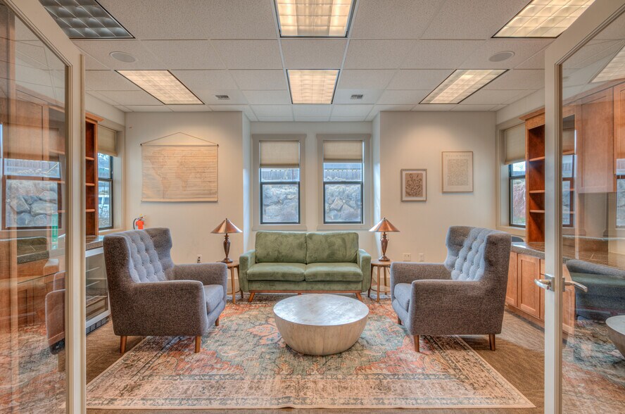 More Photos Of 2464 SW Glacier Pl, Redmond Office For Sale