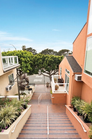 More Photos Of 1100 S Coast Hwy, Laguna Beach Medical For Lease