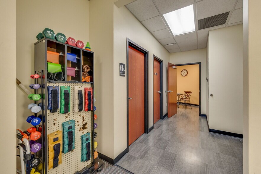 More Photos Of 400-444 Clinchfield St, Kingsport Medical For Sale
