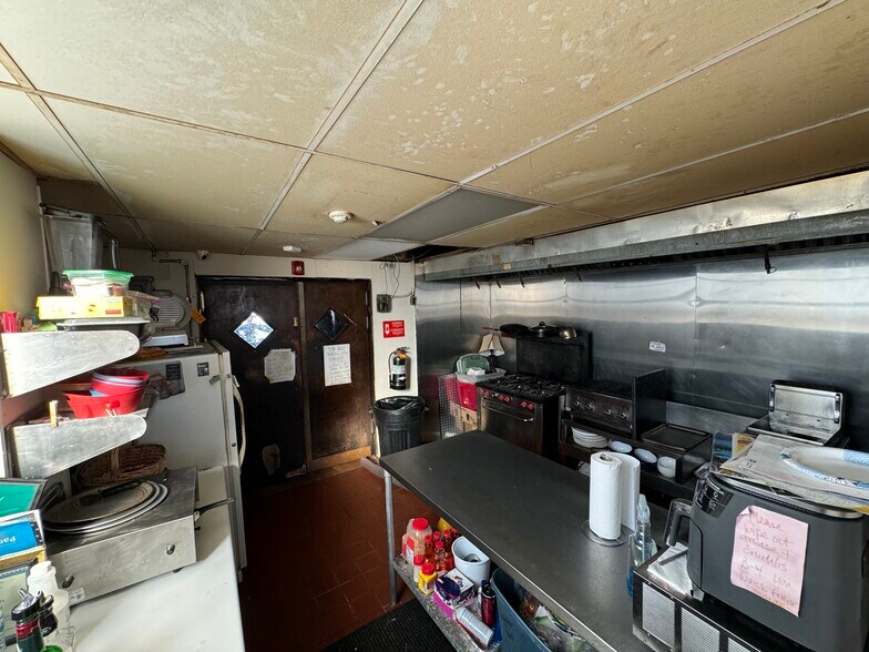 More Photos Of 609 W Montauk Hwy, Lindenhurst Bar For Sale