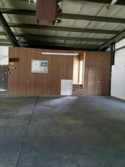 More Photos Of 13643-13649 Rosecrans Ave, Santa Fe Springs Warehouse For Lease