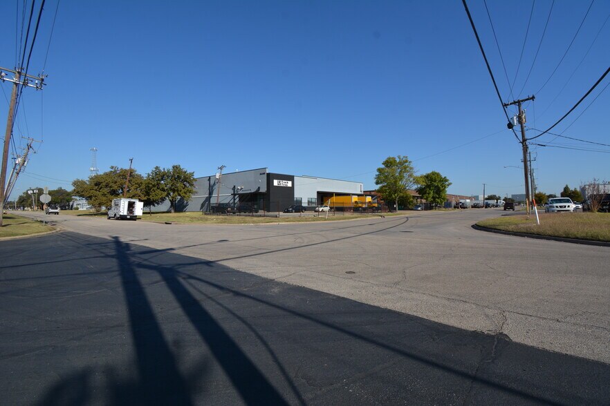 More Photos Of 8400 Sovereign Row, Dallas Distribution For Sale