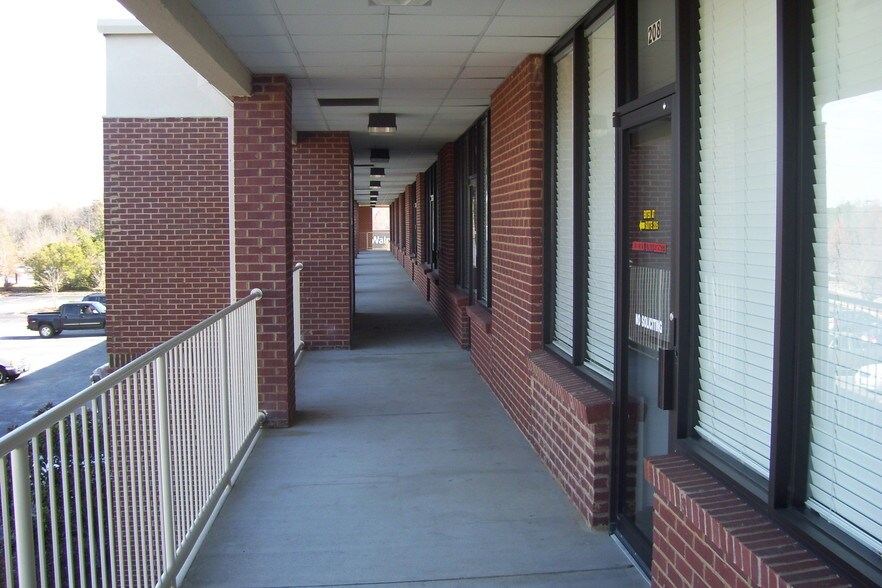 More Photos Of 1907 S College St, Auburn Storefront Retail Office For Lease