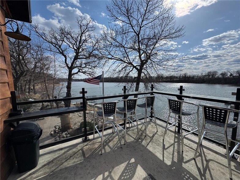 More Photos Of 501 Lake Ave, Fairmont Restaurant For Sale