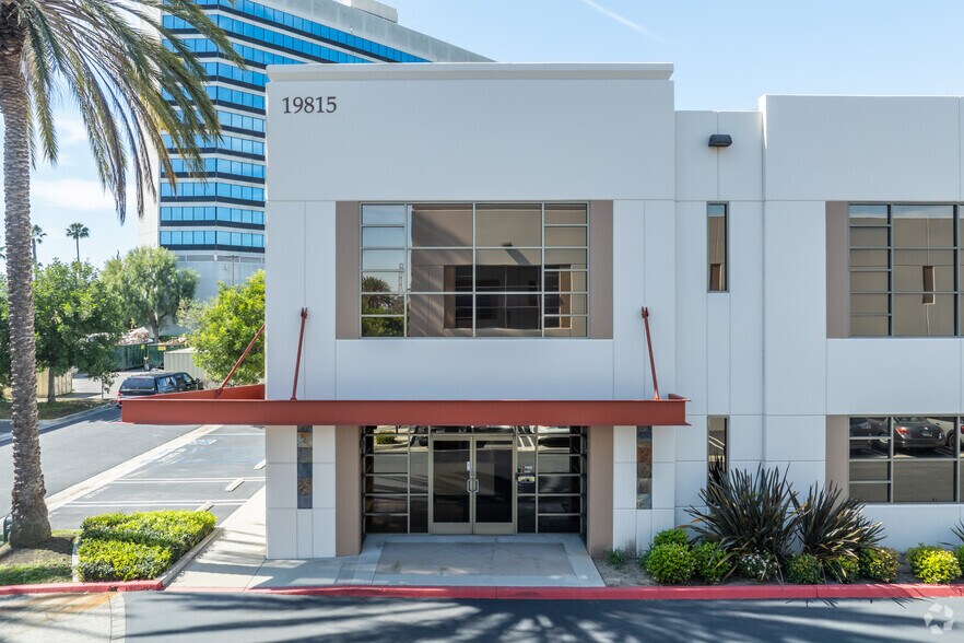 More Photos Of 19815 Hamilton Ave, Torrance Warehouse For Lease