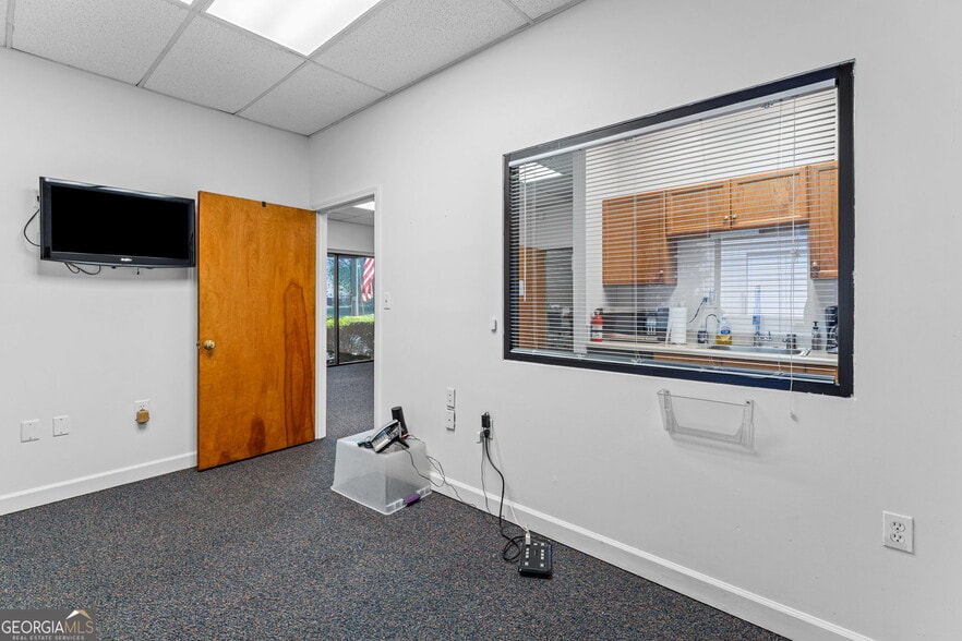 More Photos Of 12 Tower Pl, Newnan Service For Lease