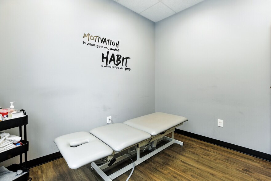 More Photos Of 2221 John Williams Blvd, Bedford Office For Sale