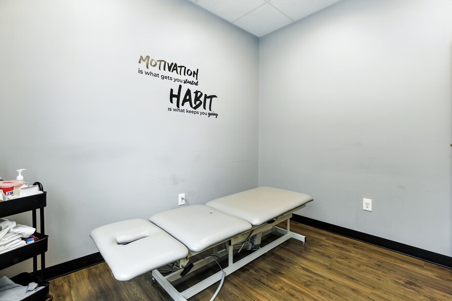 More Photos Of 2221 John Williams Blvd, Bedford Office For Sale