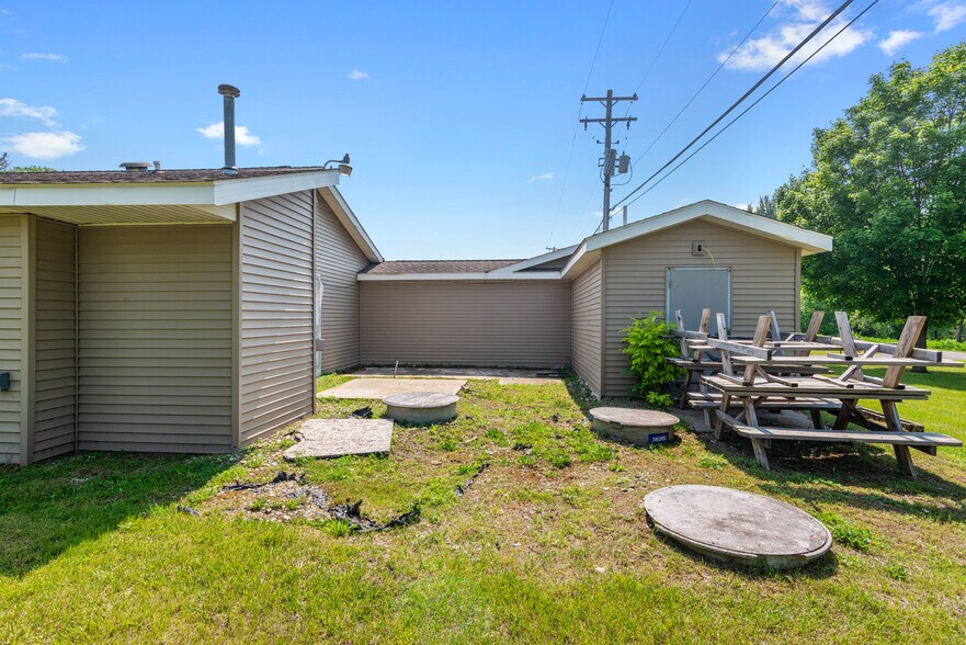 More Photos Of 201 W Saginaw Rd, Sanford Freestanding For Sale