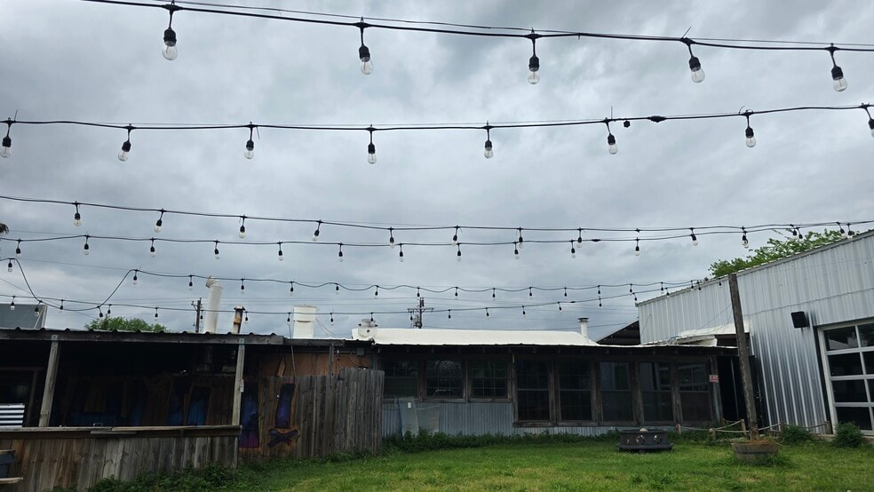 More Photos Of 4021 Acton Hwy, Granbury General Retail For Lease