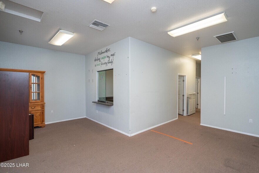 More Photos Of 1515 N Lake Havasu Ave, Lake Havasu City General Retail For Sale