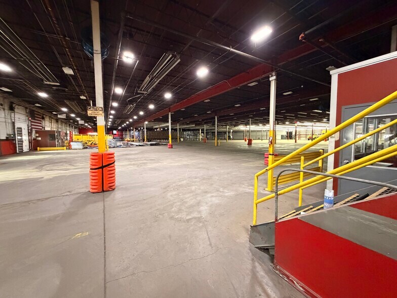More Photos Of 3900 S Cicero Ave, Cicero Warehouse For Lease