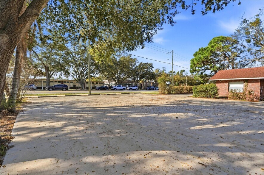 More Photos Of 2300 W Cannon Ter NW, Winter Haven Apartments For Sale