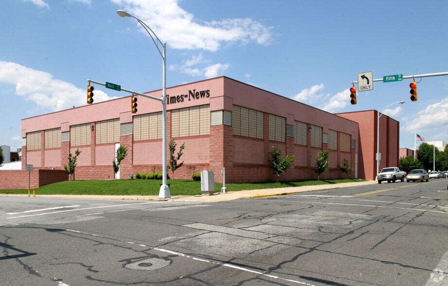 More Photos Of 707 S Main St, Burlington Manufacturing For Lease