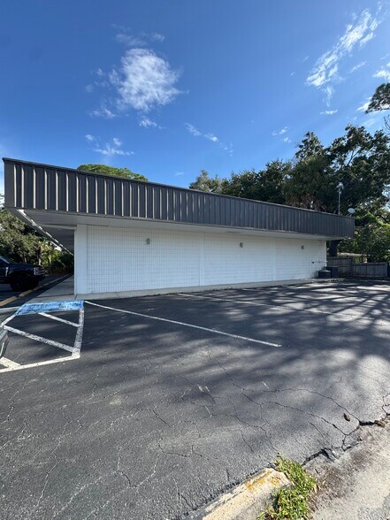 More Photos Of 3200-3206 S West Shore Blvd, Tampa Storefront For Lease