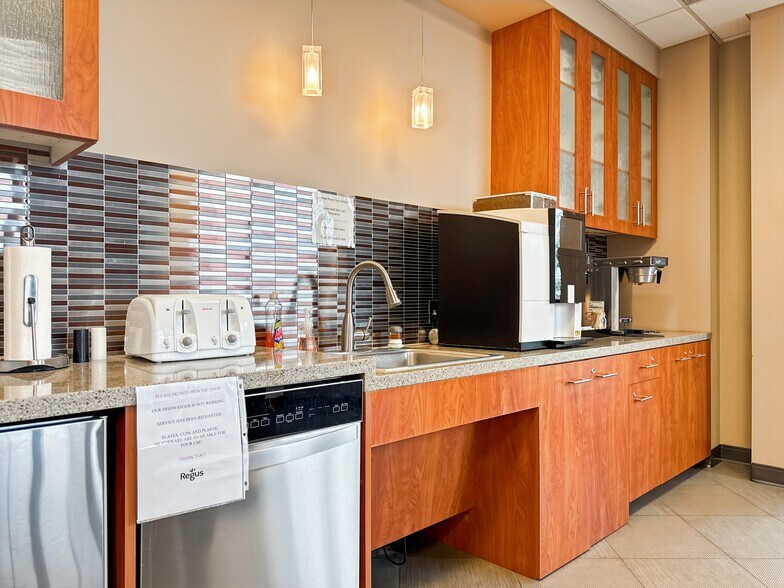 More Photos Of 11650-11670 Fountains Dr, Maple Grove Coworking Space