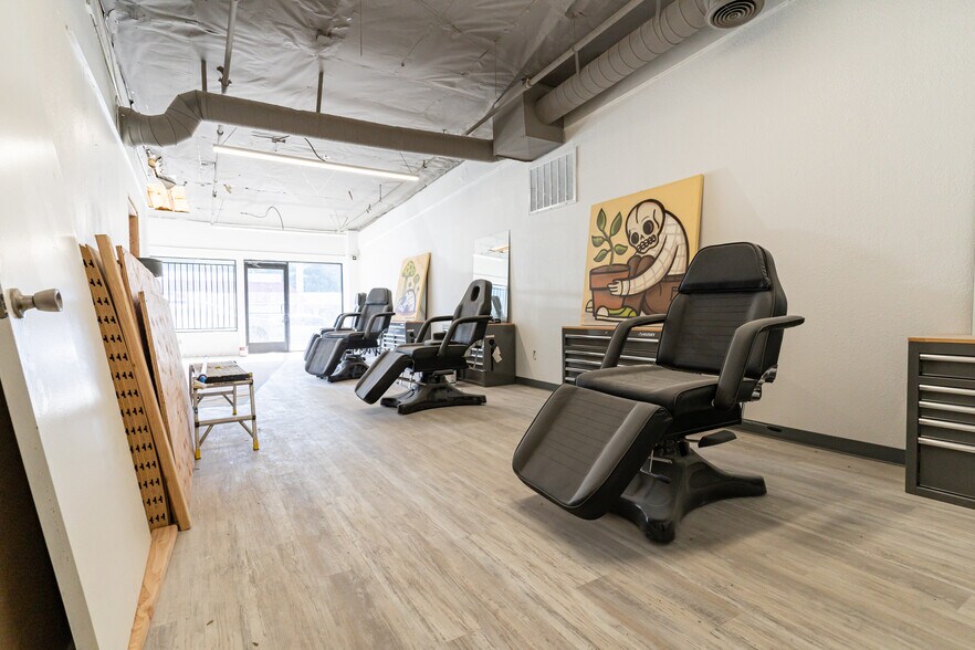 More Photos Of 6172-6196 University Ave, San Diego Unknown For Lease