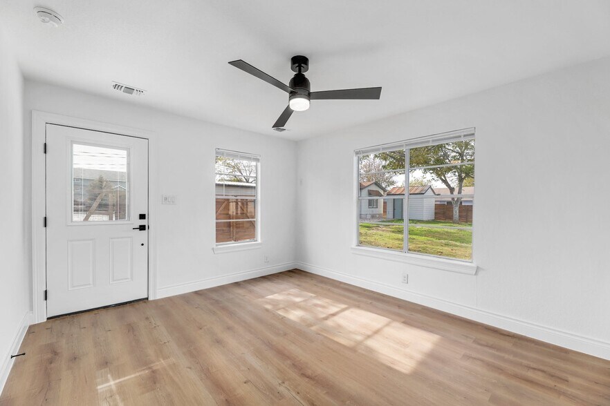 More Photos Of 306 W Stassney Ln, Austin Specialty For Sale