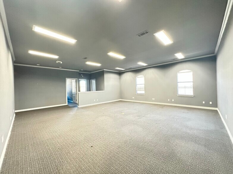 More Photos Of 8821 Davis Blvd, Keller Medical For Lease