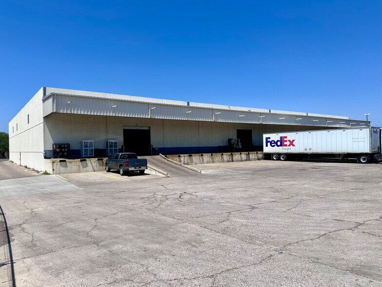More Photos Of 13609 Archer Dr, Laredo Warehouse For Lease