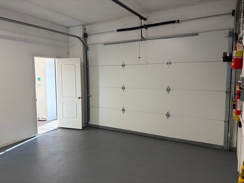 More Photos Of 2425 Long Beach Rd, Oceanside Flex For Lease