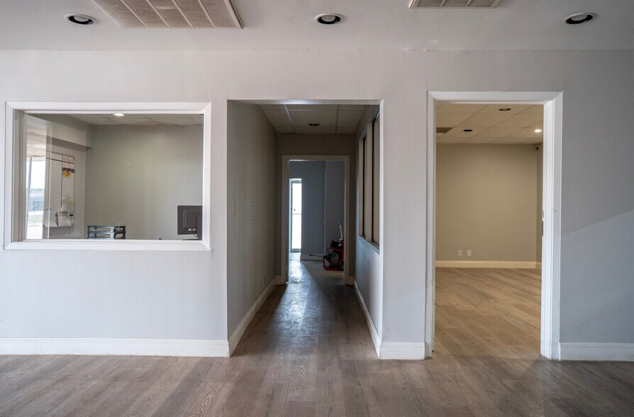More Photos Of 4925 Avenue H, Rosenberg Warehouse For Lease