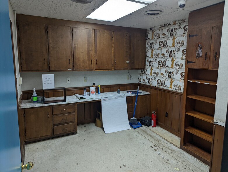 More Photos Of 2608 E Highway 76, Marion General Retail For Sale
