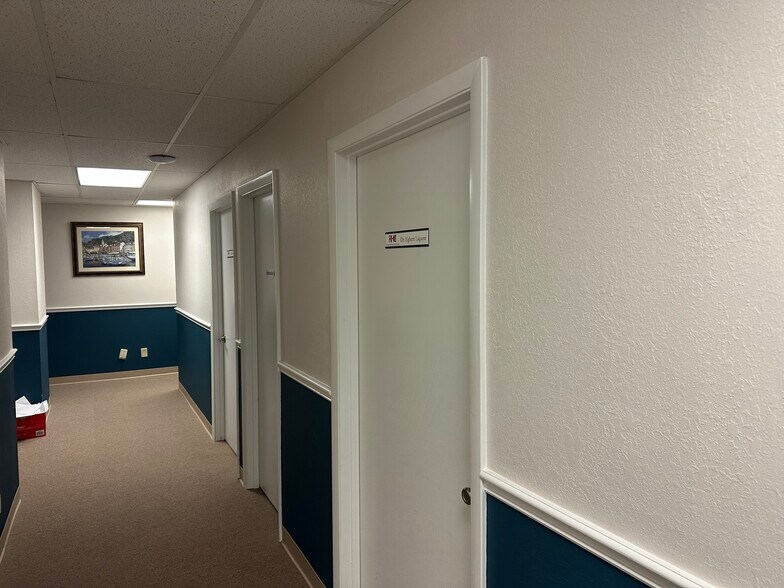 More Photos Of 3801 Bee Ridge Rd, Sarasota Storefront For Lease