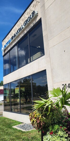 More Photos Of 2144 S Macarthur Blvd, Springfield Office For Lease