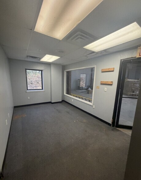 More Photos Of 216 Industrial Dr, Ridgeland Warehouse For Sale