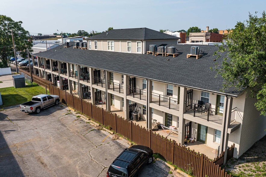 More Photos Of 124 W Chestnut St, Jeffersonville Apartments For Sale