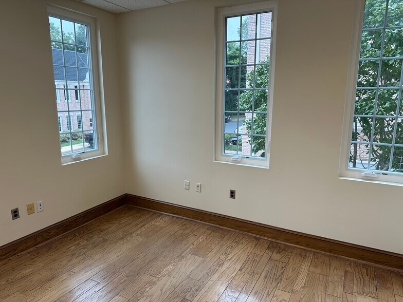 More Photos Of 3923 Blenheim Blvd, Fairfax Medical For Sale