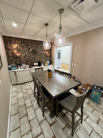 More Photos Of 101 Neal Pl, High Point Office For Lease