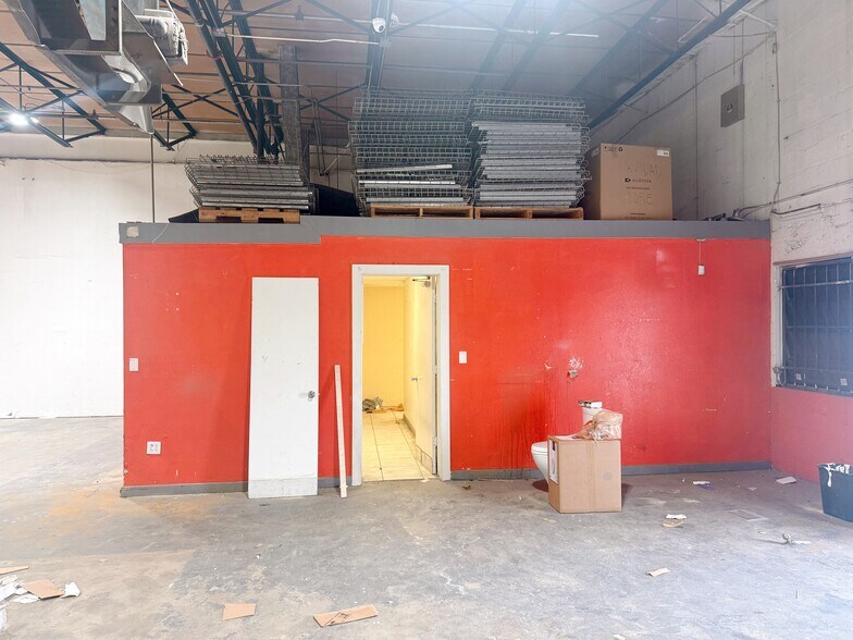 More Photos Of 2185 E 10th Ave, Hialeah Warehouse For Lease