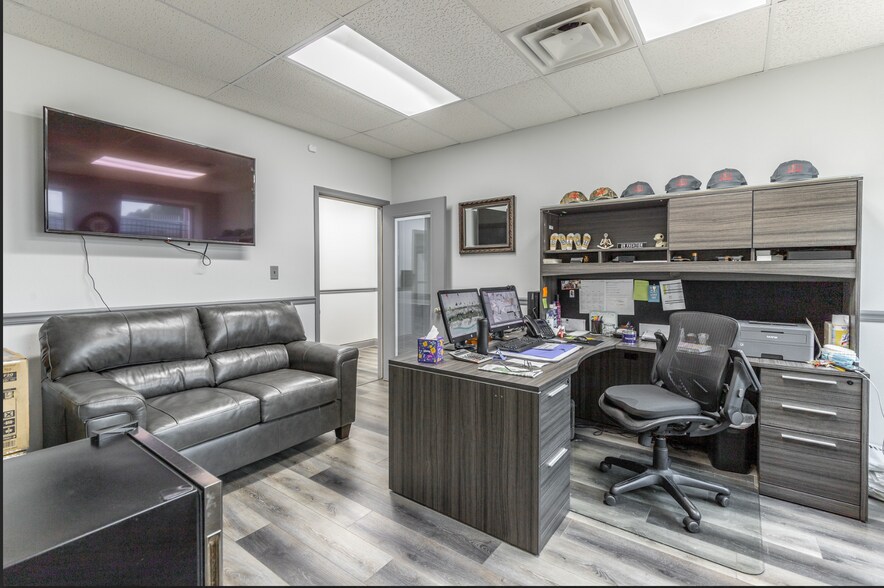 More Photos Of 403 Chickamauga Ave, Rossville Loft Creative Space For Lease