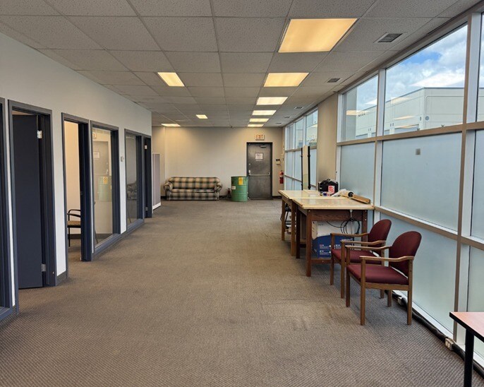 More Photos Of 1480 28th St NE, Calgary Warehouse For Lease