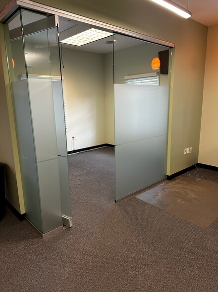 More Photos Of 204 Warren Ave, Ho-Ho-Kus Freestanding For Lease