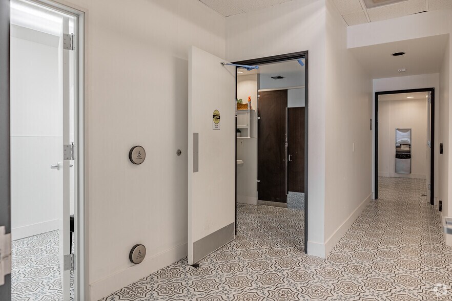 More Photos Of 1522 Brookhollow Dr, Santa Ana Office For Sale