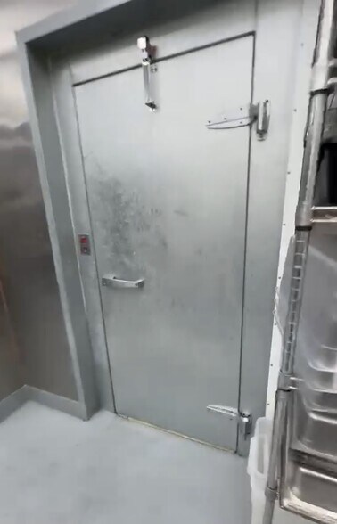 More Photos Of 9023 Sepulveda Blvd, North Hills Service Station For Lease