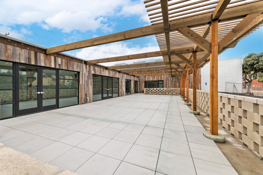 More Photos Of 1600 Lincoln Blvd, Santa Monica Freestanding For Lease