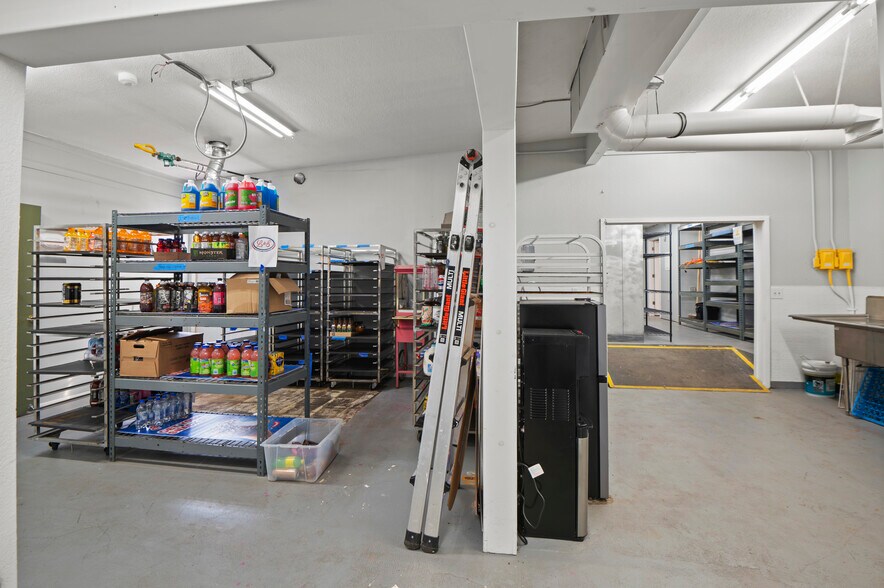 More Photos Of 2810 E Spencer Lake Rd, Shelton General Retail For Sale