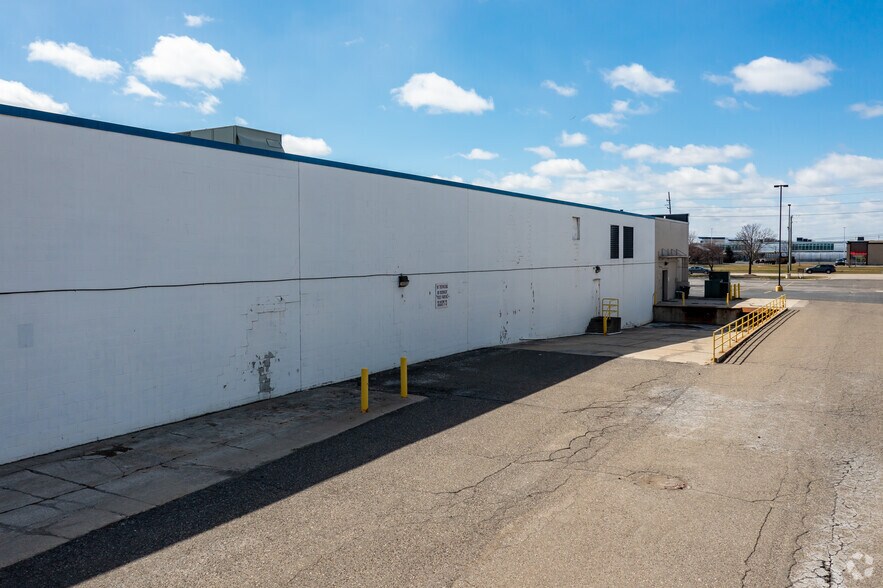 More Photos Of 45300 Hayes Rd, Macomb Township Freestanding For Lease
