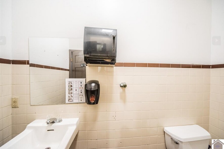 More Photos Of 7052 Benton Rd, Paducah Restaurant For Sale