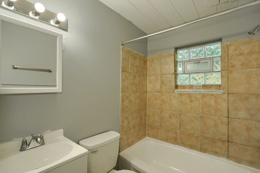 More Photos Of 2958 Sullivant Ave, Columbus Apartments For Sale