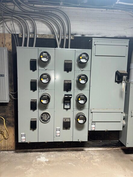 More Photos Of 583-587 Broad St, Newark Storefront Retail Office For Lease