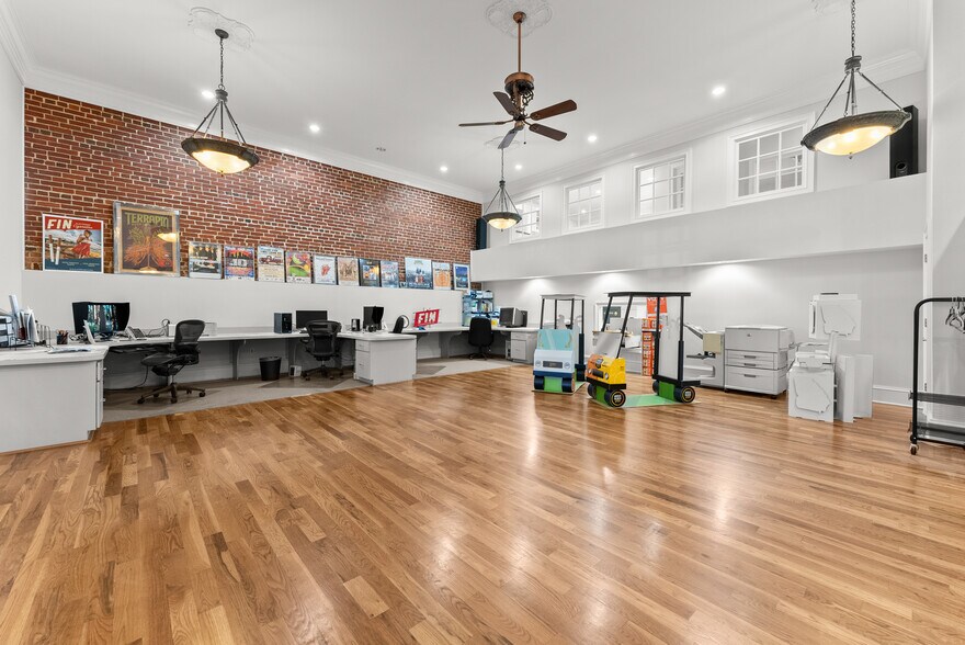 More Photos Of 163 Pike St, Lawrenceville Office For Lease